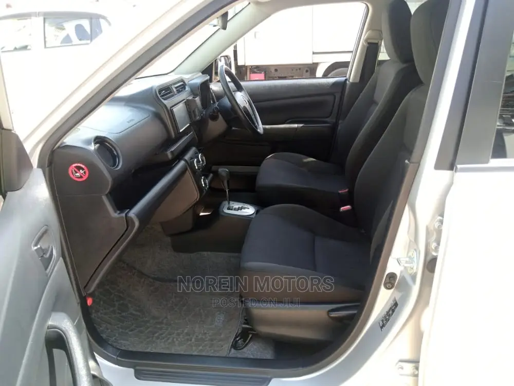 Toyota Succeed SV Premium 2016 Silver