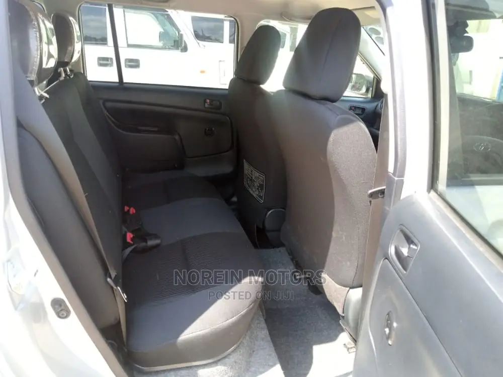 Toyota Succeed SV Premium 2016 Silver