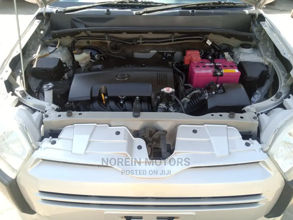 Toyota Succeed SV Premium 2016 Silver