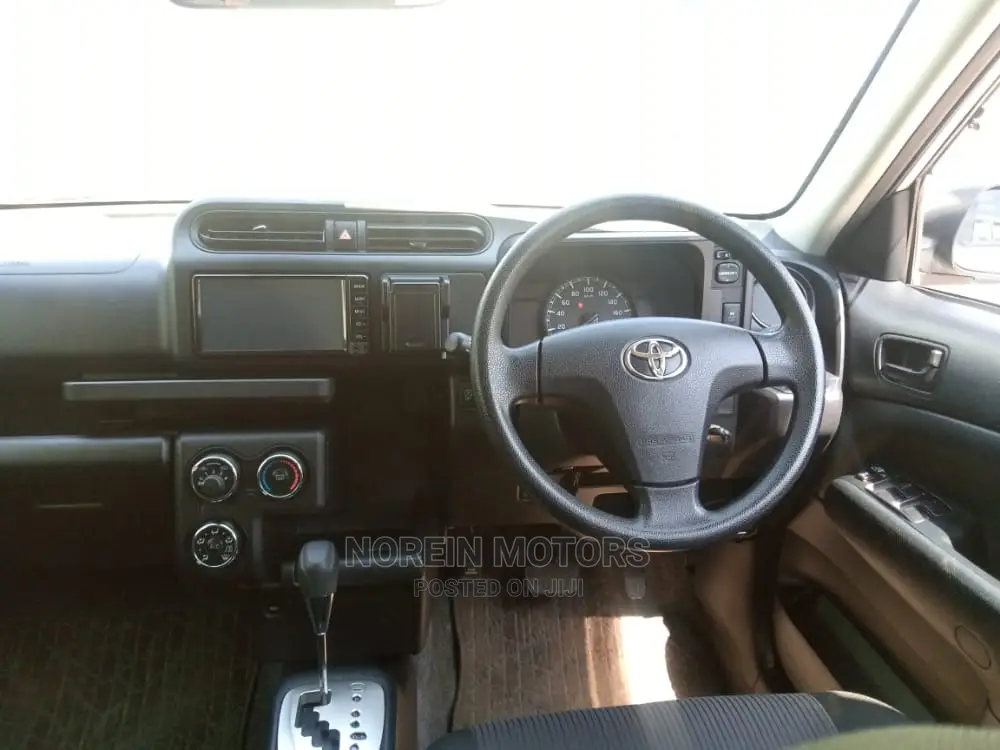 Toyota Succeed SV Premium 2016 Silver