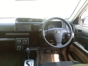 Toyota Succeed SV Premium 2016 Silver