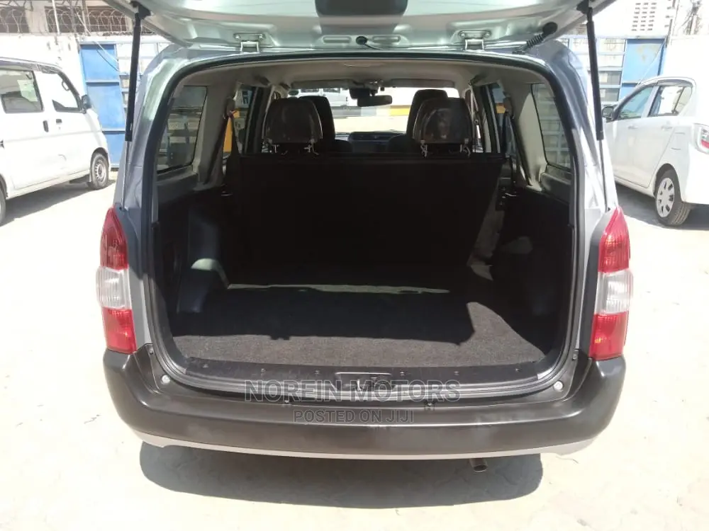 Toyota Succeed SV Premium 2016 Silver