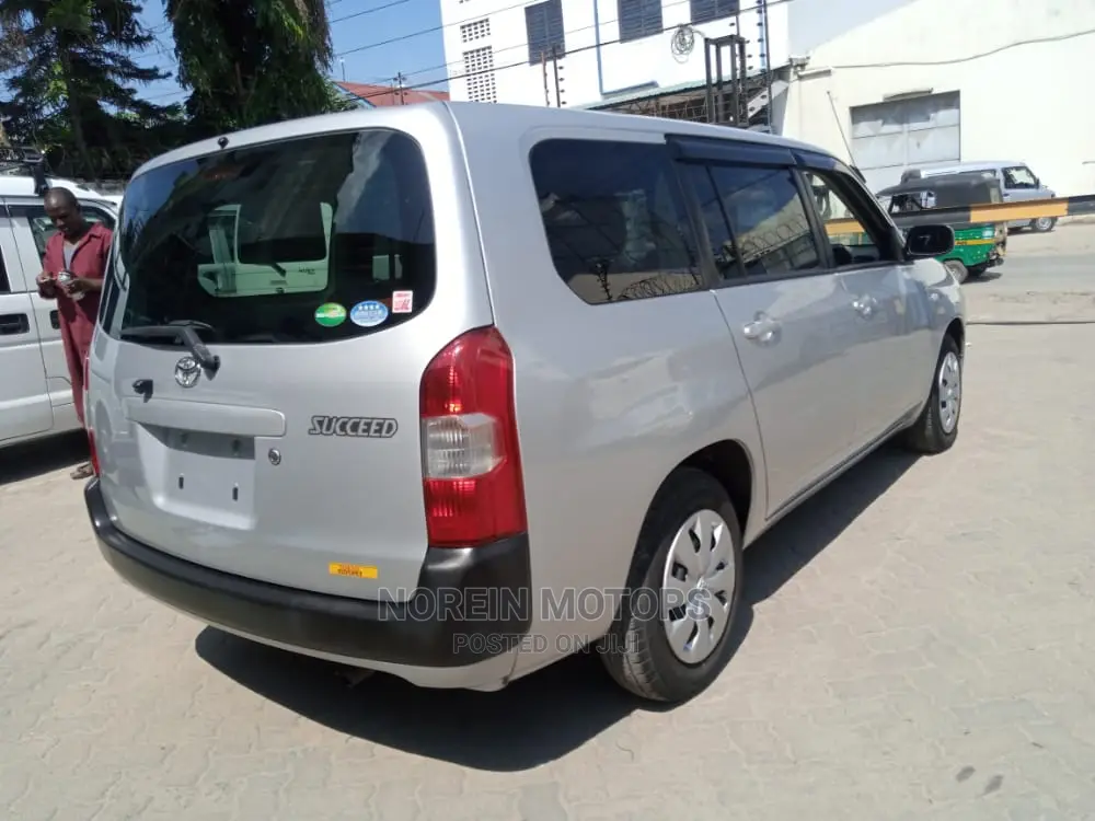 Toyota Succeed SV Premium 2016 Silver