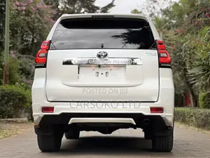 Toyota Land Cruiser 2017 White