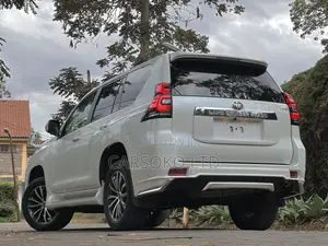 Toyota Land Cruiser 2017 White