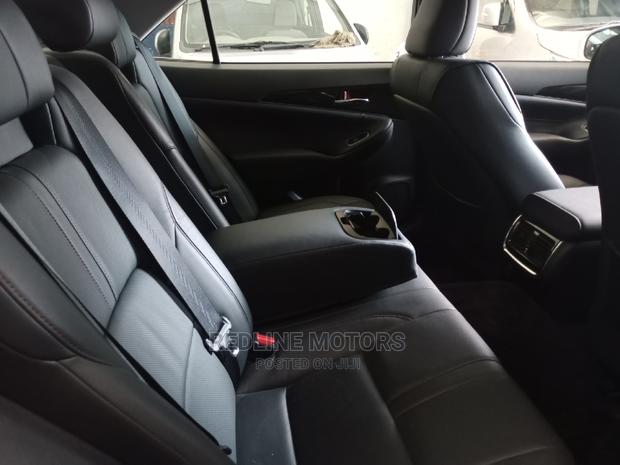 Toyota Crown 2016 Silver - thumbnail 8