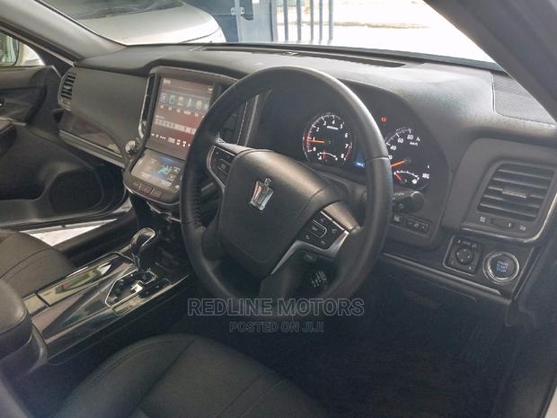 Toyota Crown 2016 Silver - thumbnail 7