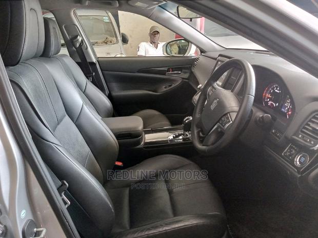 Toyota Crown 2016 Silver - thumbnail 6