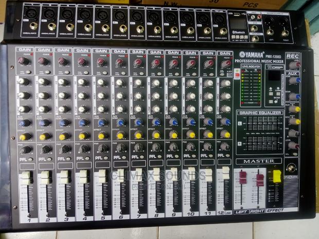 Powered Mixer 12channels Yamaha - main view