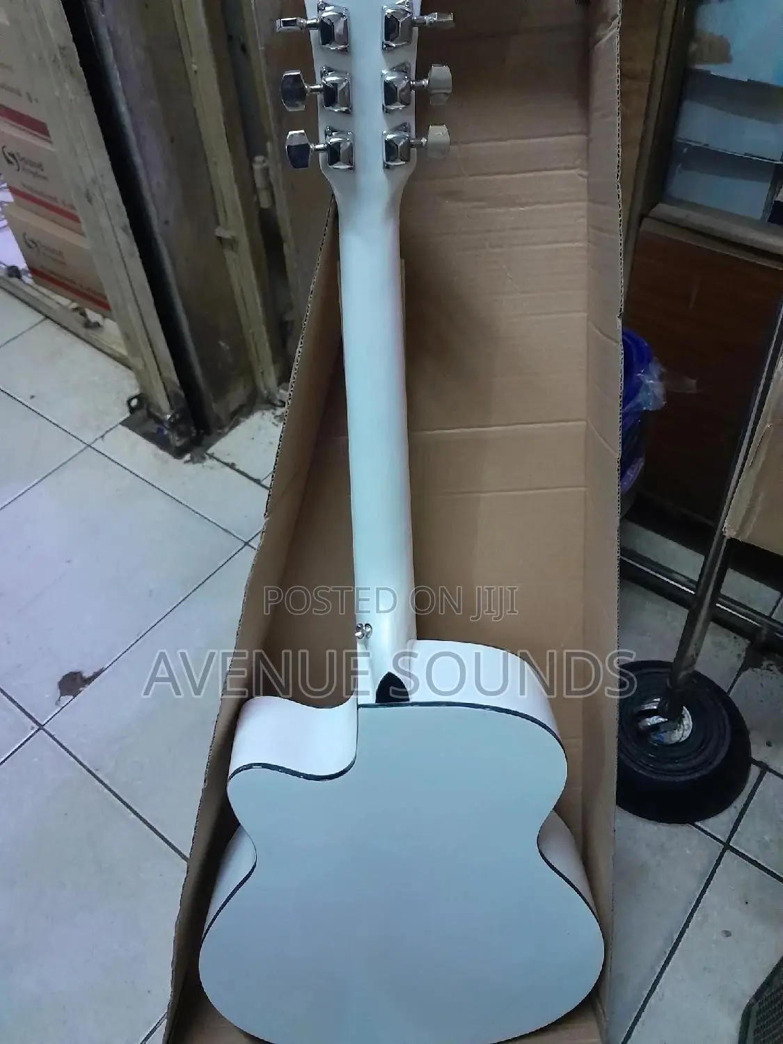 Size 40 Acoustic White Guitar