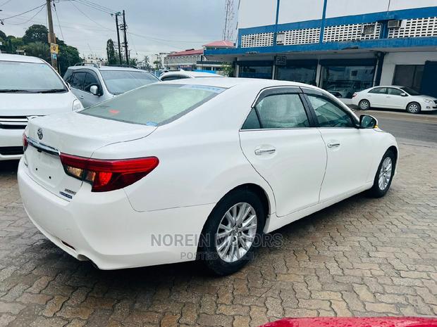 Toyota Mark X 2015 Pearl - main view