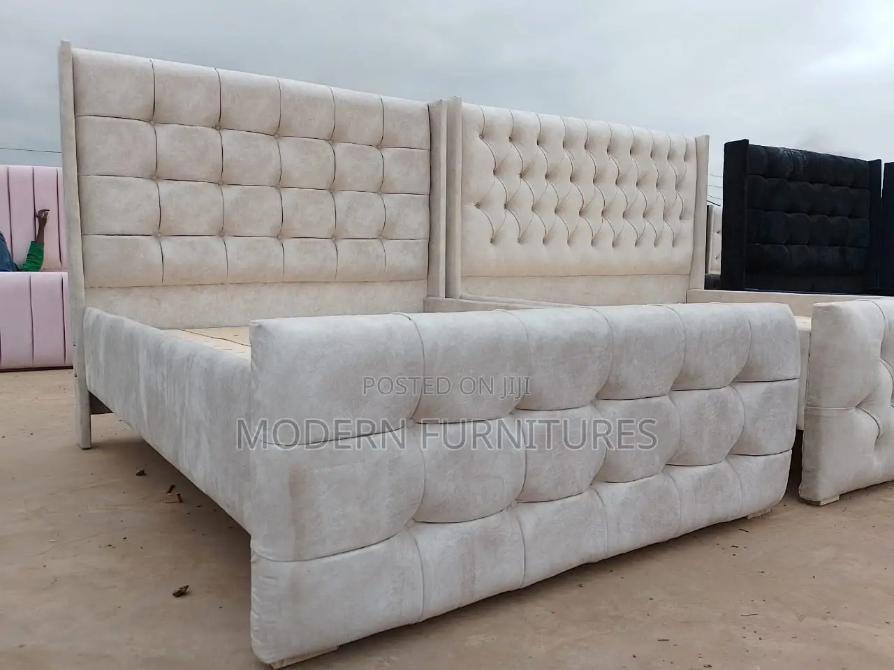 5/6 Tufted Bed
