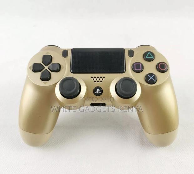 Gold Ps4 With 2 Pads 500gb - thumbnail 6