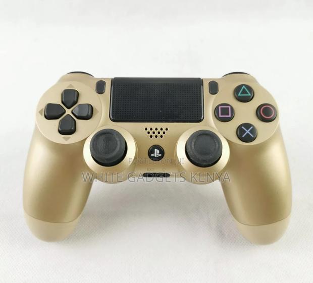 Gold Ps4 With 2 Pads 500gb - thumbnail 7