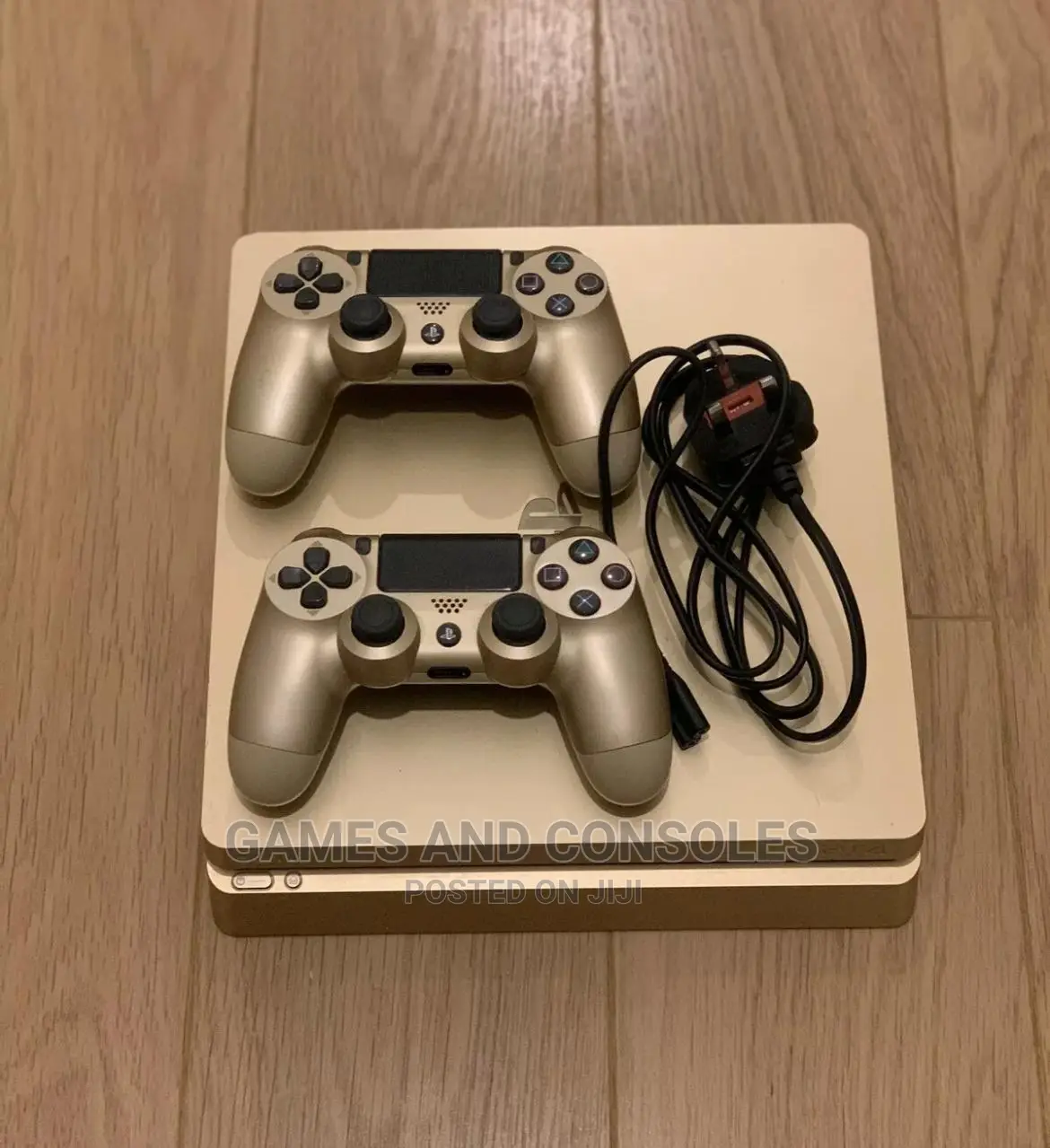 Ps4 With 2 Pads Gold Edition