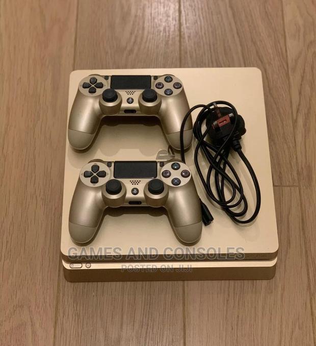 Ps4 With 2 Pads Gold Edition - thumbnail 2