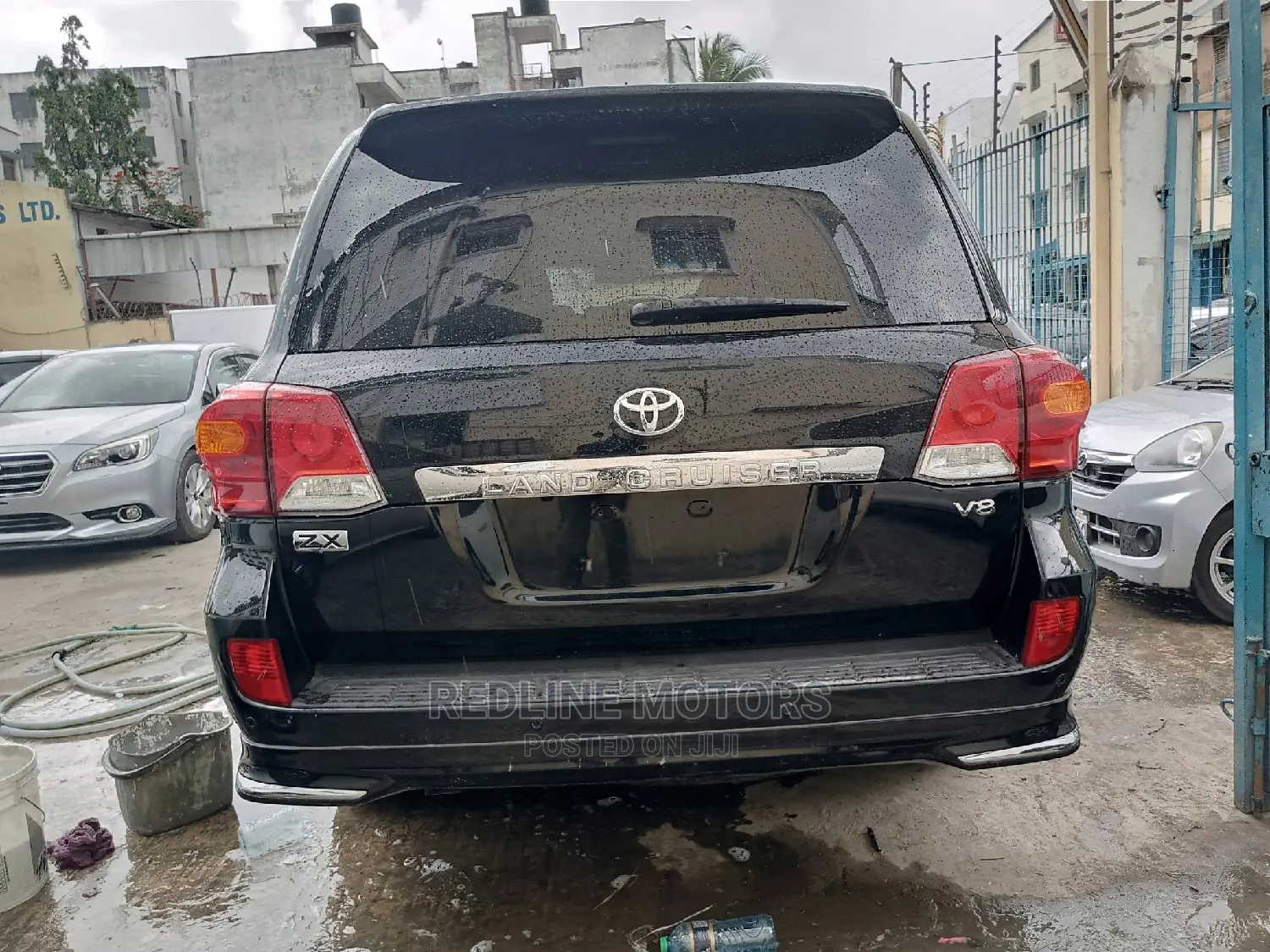 Toyota Land Cruiser 4.6 V8 AX 2016 Black