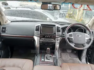 Toyota Land Cruiser 4.6 V8 AX 2016 Black