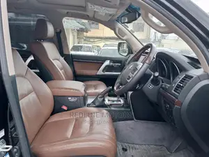 Toyota Land Cruiser 4.6 V8 AX 2016 Black