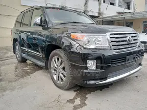 Pre-Owned 2016 Toyota Land Cruiser 4.6 V8 AX Black