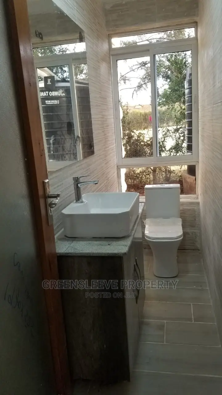 4bdrm Townhouse / Terrace in Bongain, Karen C for Rent