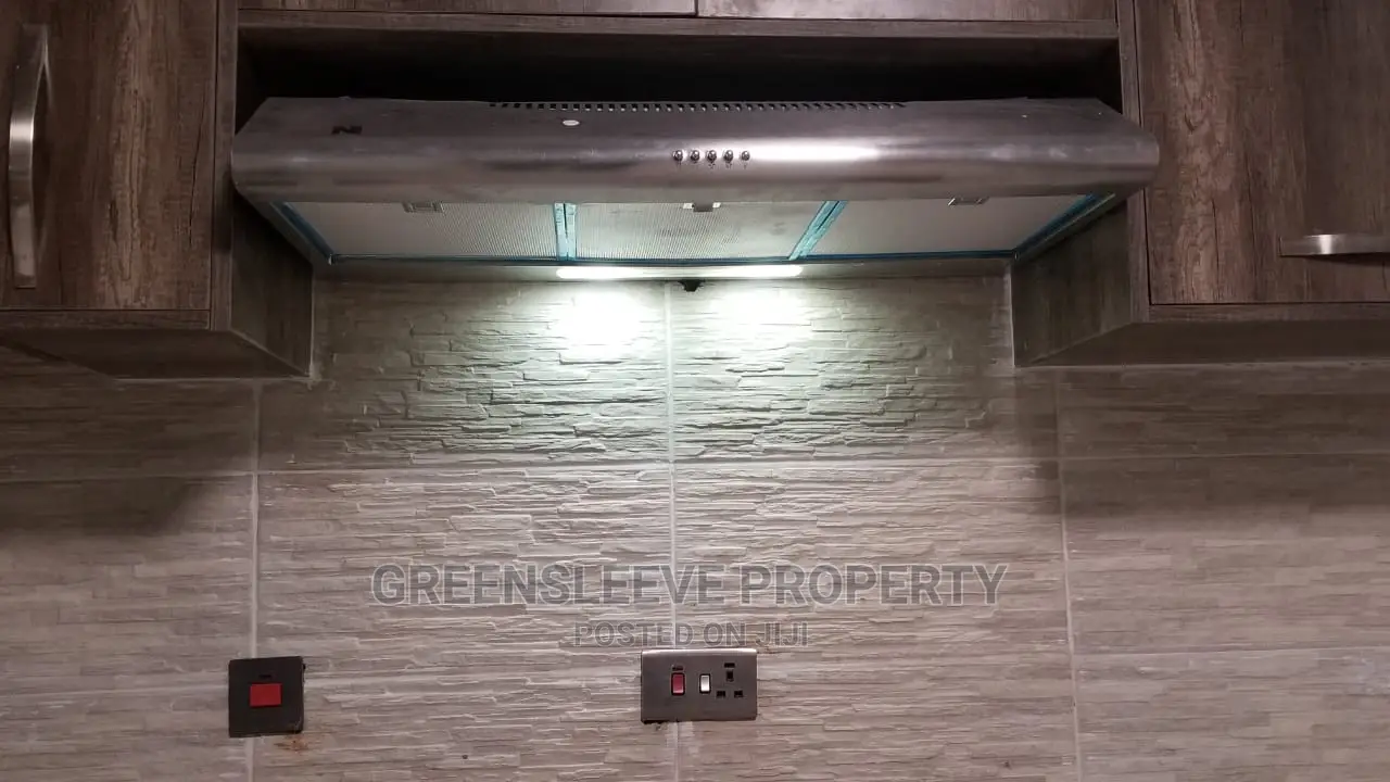 4bdrm Townhouse / Terrace in Bongain, Karen C for Rent
