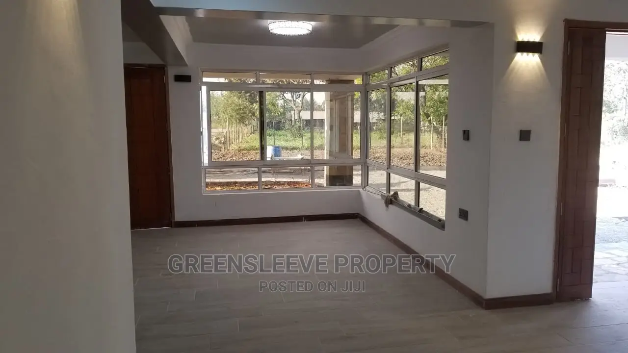 4bdrm Townhouse / Terrace in Bongain, Karen C for Rent