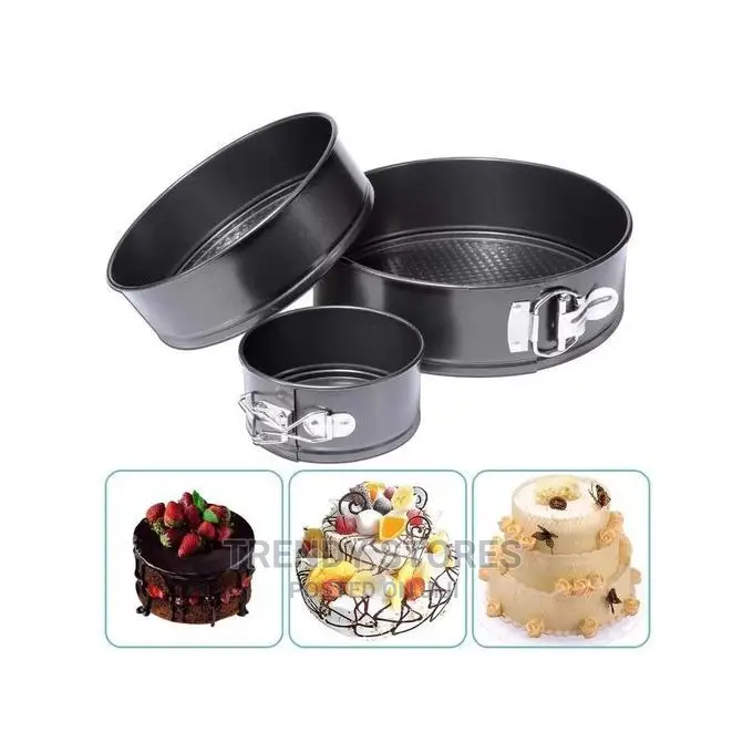 A Set Of 3 Pcs Round Baking Tins