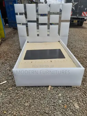 4/6 Leather Bed