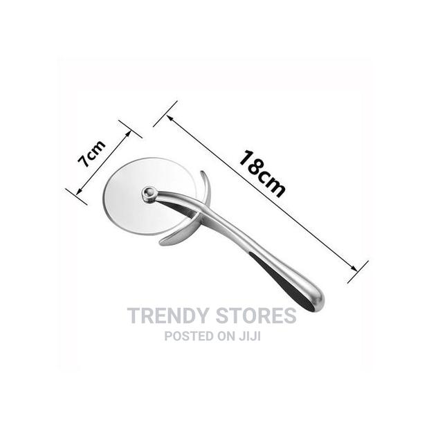Stainless Steel Pizza Cutter - thumbnail 2