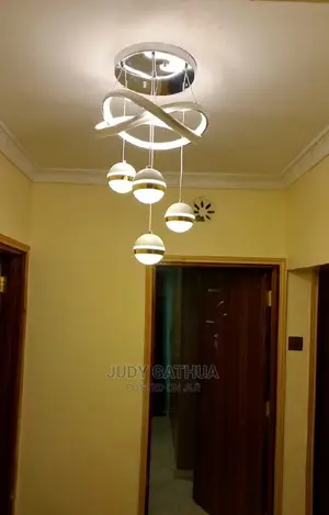 Chanderier With Four Hanging Bulbs