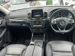 Mercedes-Benz GLE-Class 2017 Off white