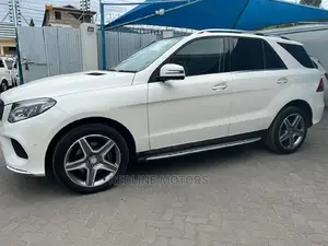 Mercedes-Benz GLE-Class 2017 Off white