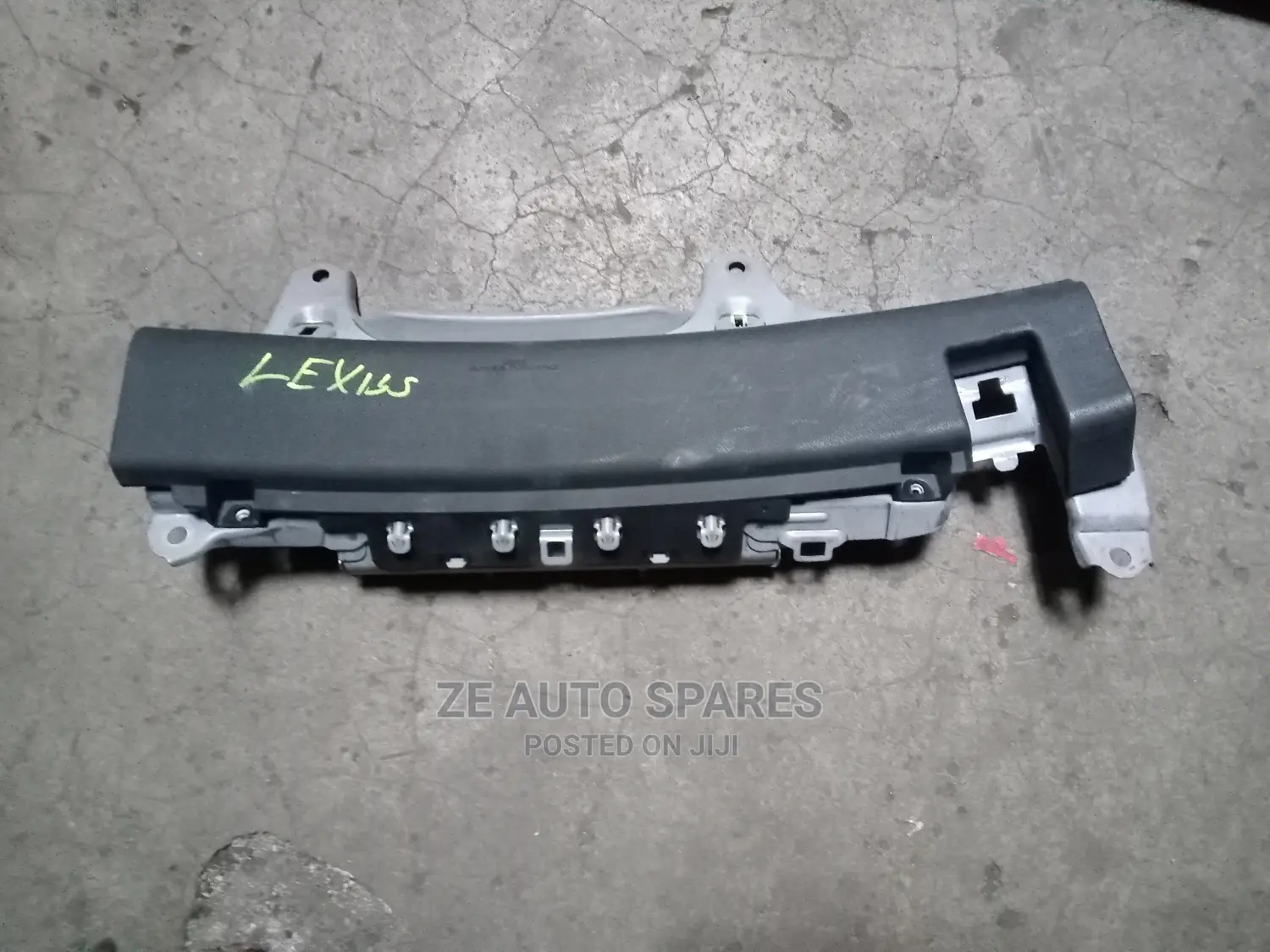 Lexus New Model Knee Airbag