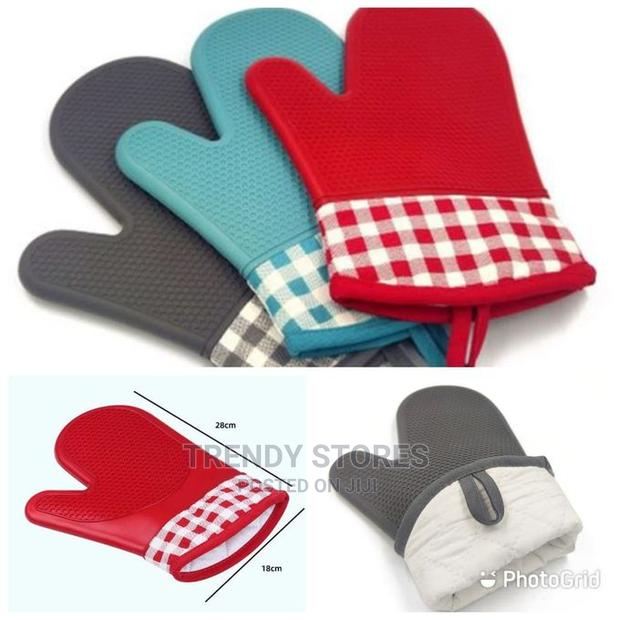 A Pair of Oven Silicon Gloves - main view