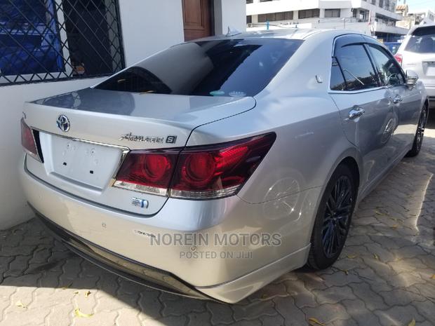 Toyota Crown 2015 Silver - thumbnail 3