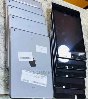 Apple iPad Air 16 GB Silver - main view