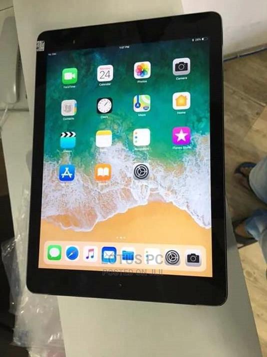 Apple iPad Air 32 GB Silver - main view