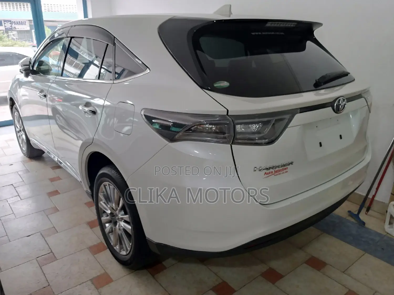 Toyota Harrier 2.0 2016 White