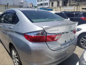 Honda Grace 2015 Silver