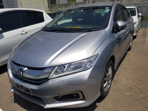 Honda Grace 2015 Silver - thumbnail 2