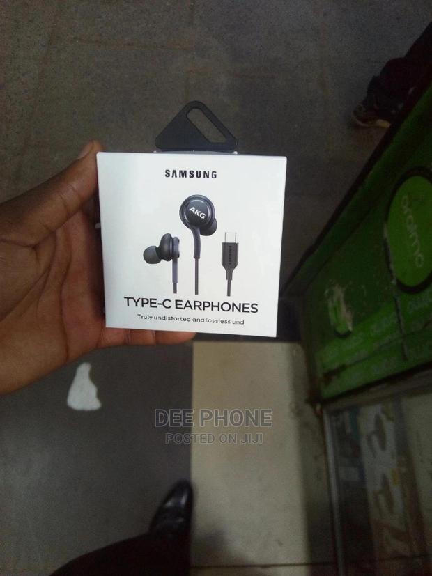 Type C Wired Earphones - main view