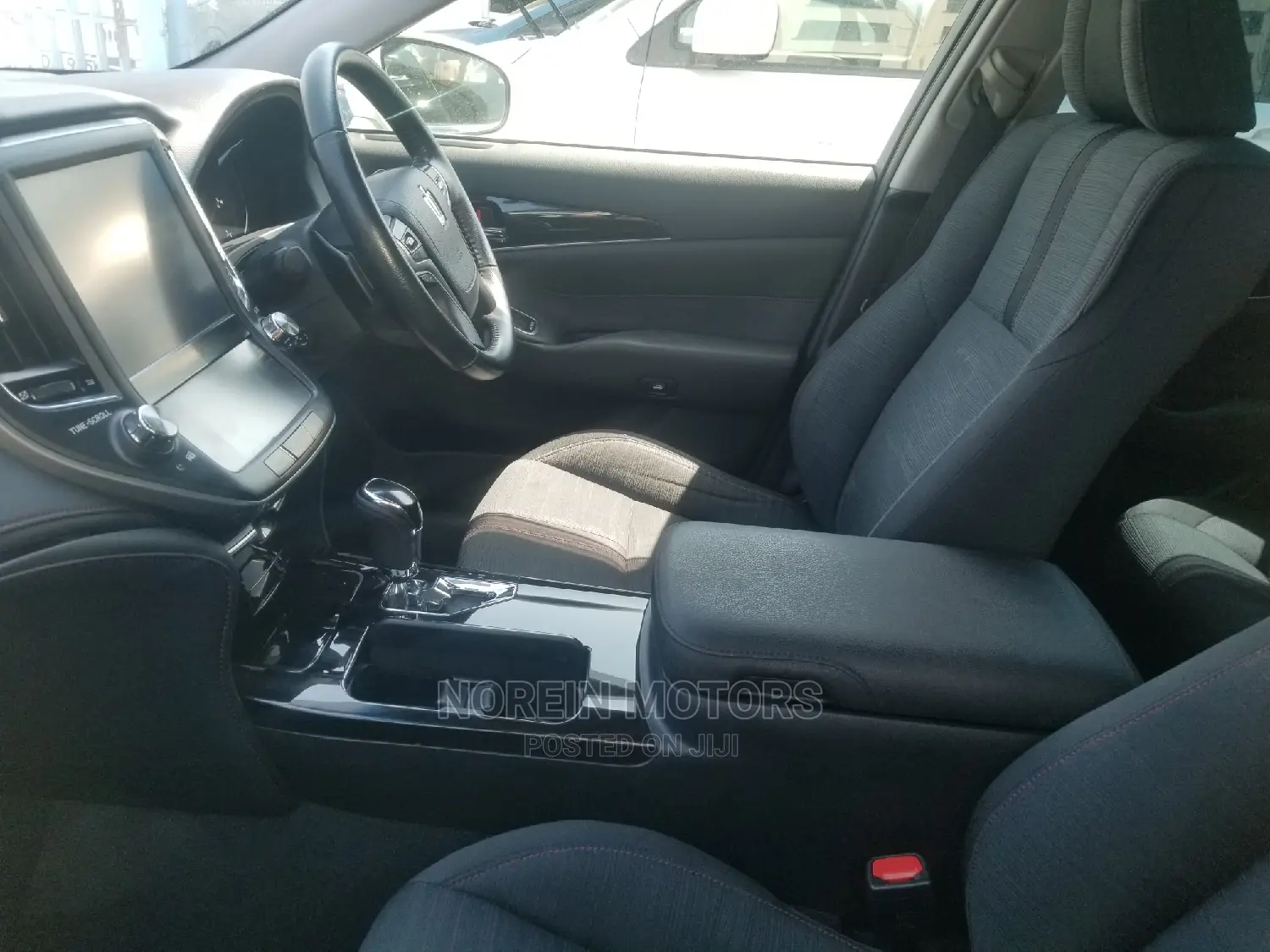 Toyota Crown 2014 Off White
