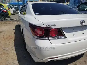 Toyota Crown 2014 Off White