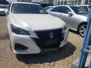 Toyota Crown 2014 Off White