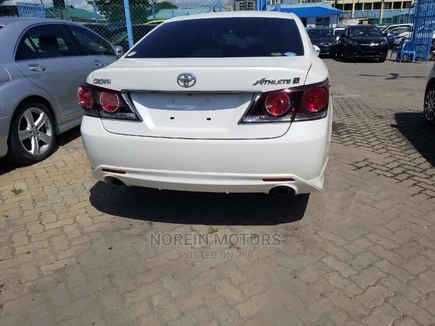 Toyota Crown 2014 Off White - thumbnail 3