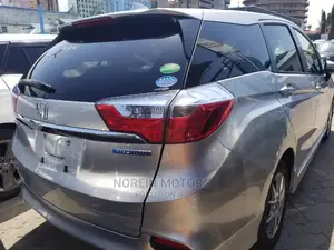 Honda Shuttle 2015 Silver