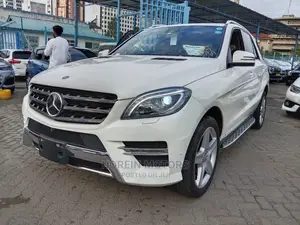 Mercedes-Benz M Class 2015 Off White