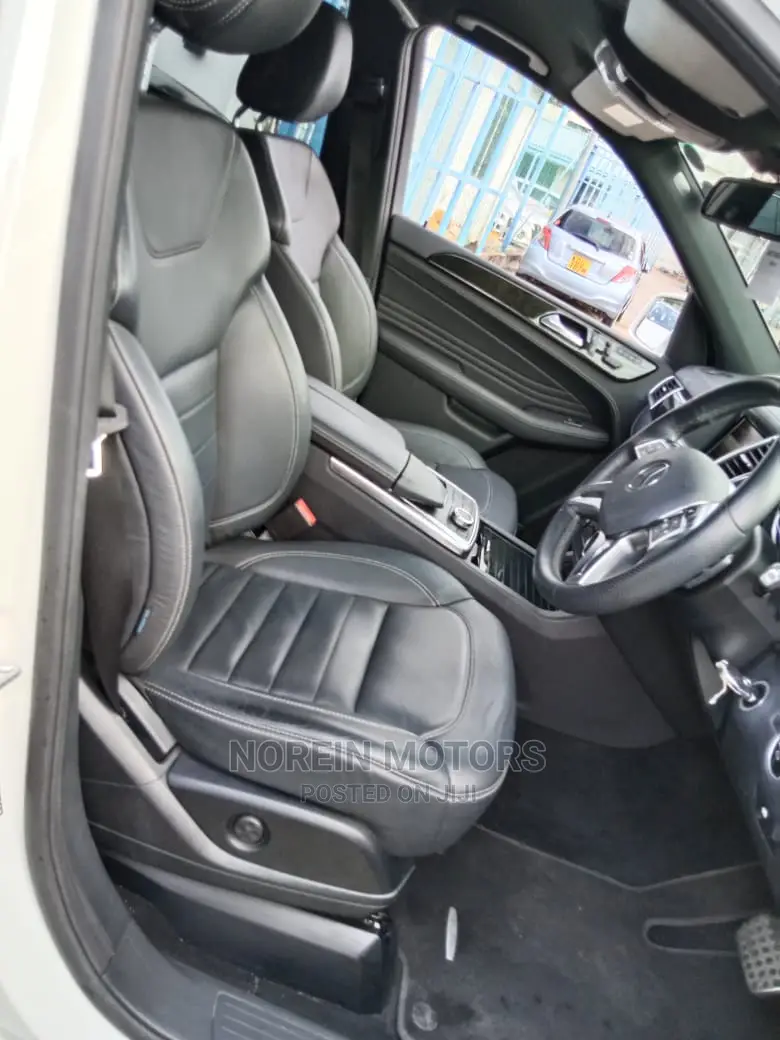 Mercedes-Benz M Class 2015 Off White