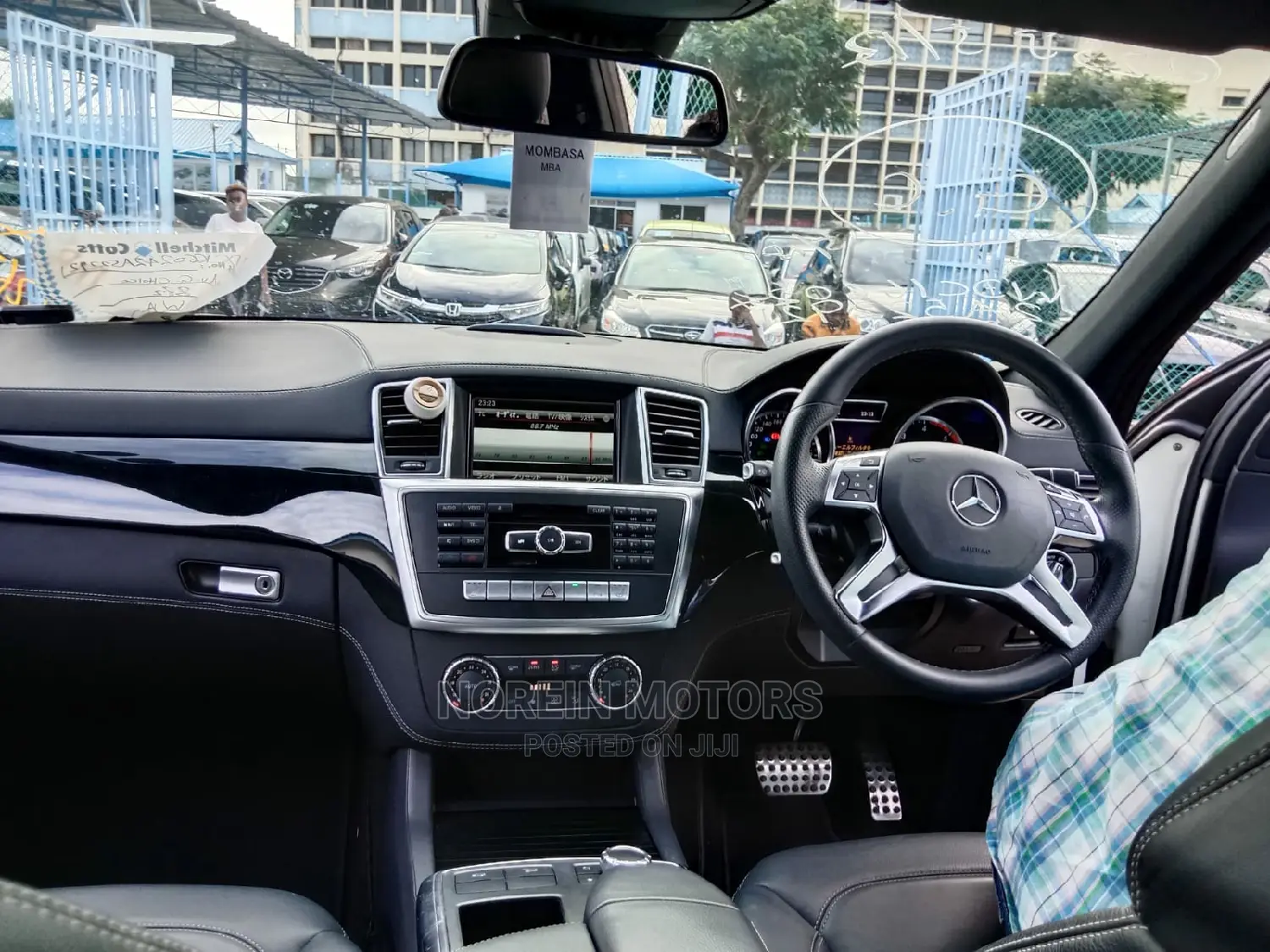 Mercedes-Benz M Class 2015 Off White